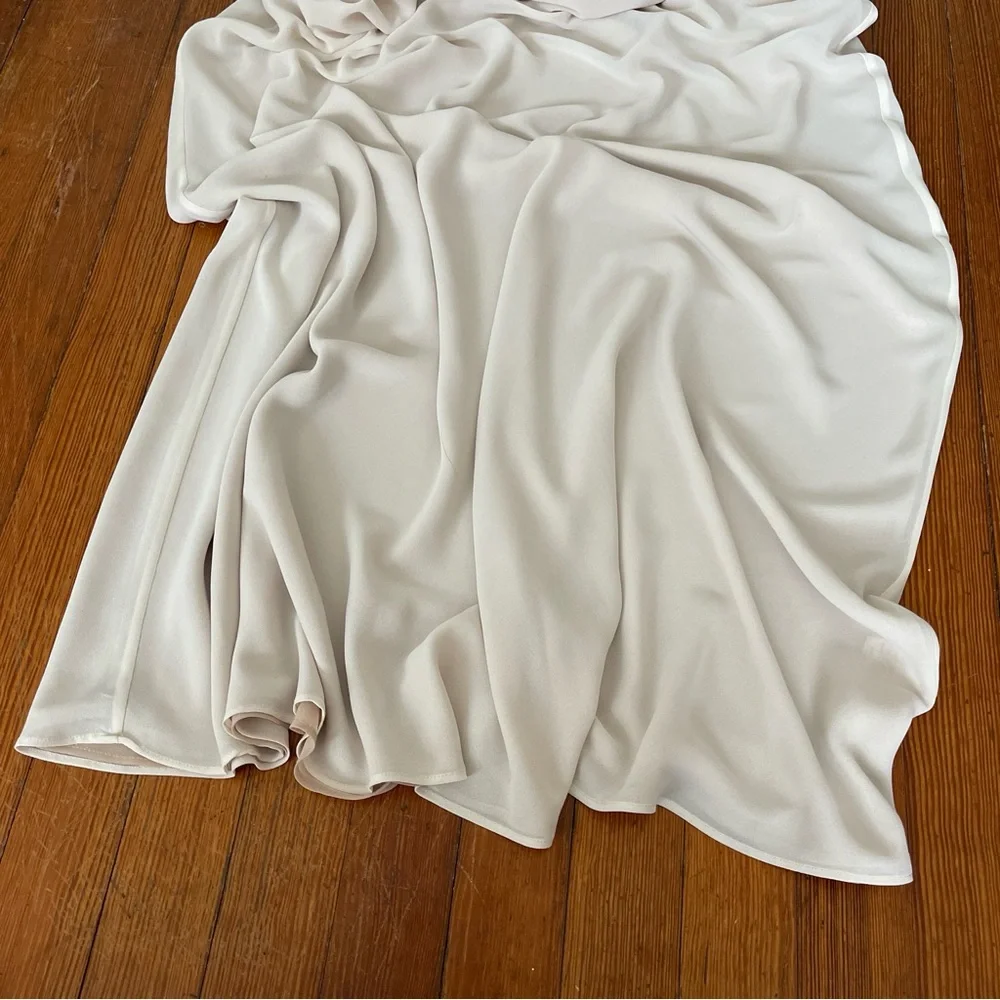 Elegant White Evening Gown - Picture 13 of 14